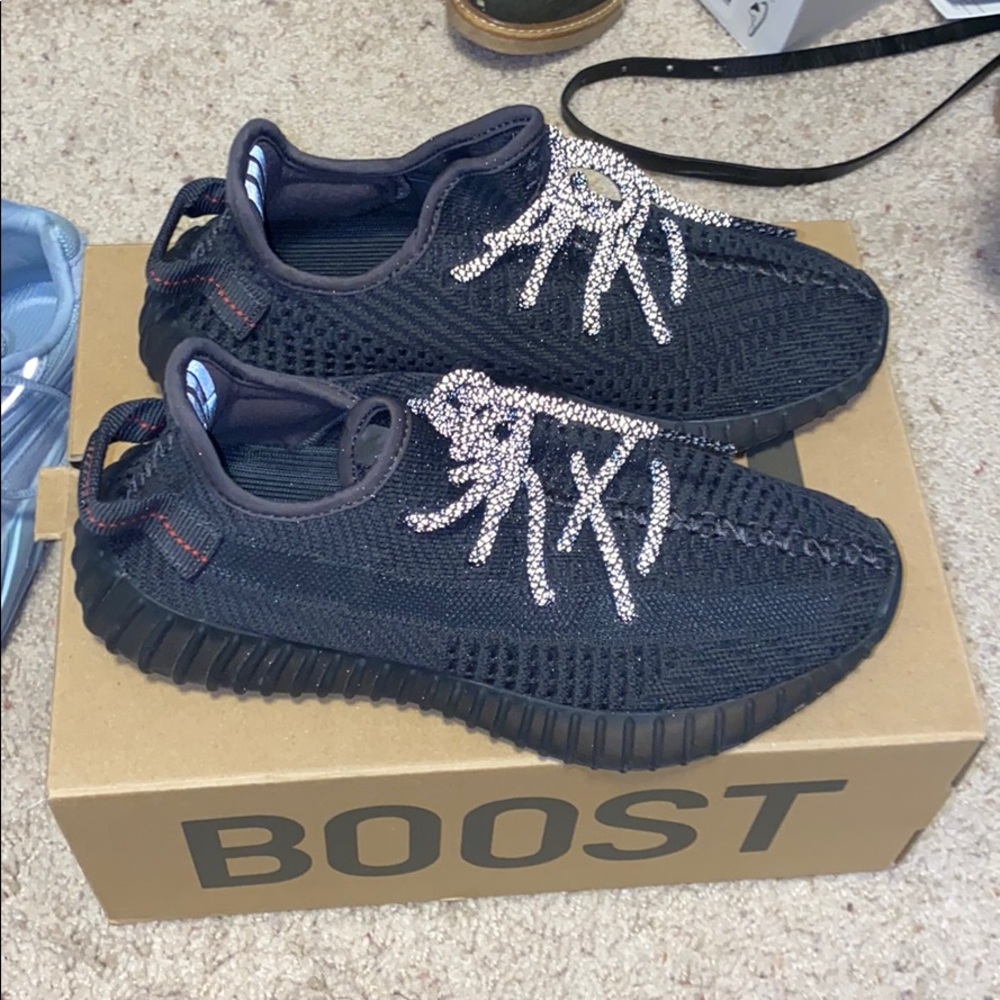 Yeezy 350 black